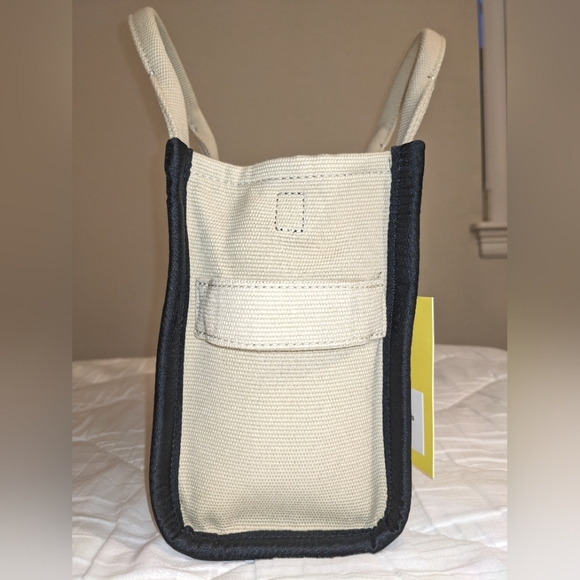 Marc Jacob's 'The Tote Bag' Canvas Small Tote Bag - Picture 3 of 8